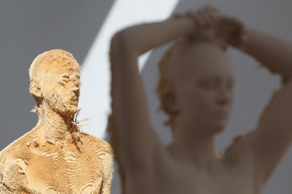 Le Sculture Di Aron Demetz All Art Center Hugo Voeten Di Herentals In