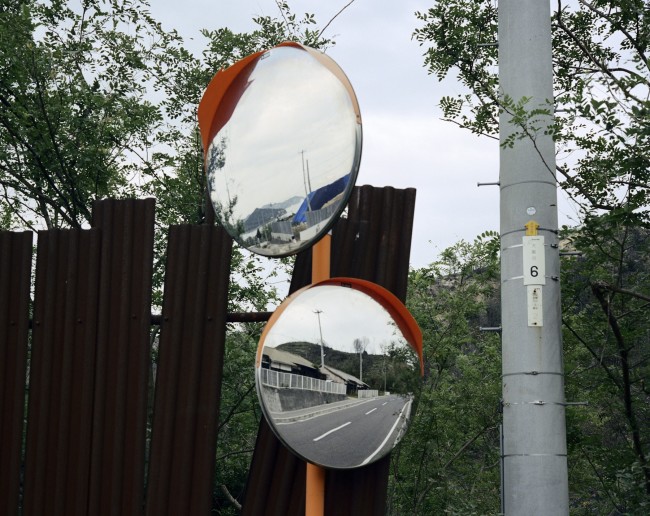 Wim Wenders, Two Mirrors, 2005, C-Print, 125x143.8 cm 1999 © Wim Wenders / Wenders Images