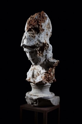 Massimiliano Pelletti, Atena, 2016, pietra grezza e marmo, cm 37x45x94