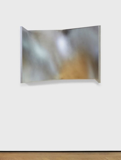 Enrico Castellani, Superficie biangolare cromata, 2011, acrilico su tela, 70x50x100 cm © Kim Hardy Photography Courtesy Fondazione Enrico Castellani