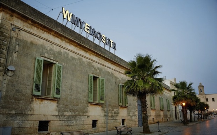 Shilpa Gupta, My East is Your West, installation view per Capo d’Arte 2016 a Palazzo Daniele, Corso Umberto I, Gagliano del Capo (LE) Foto Uli 