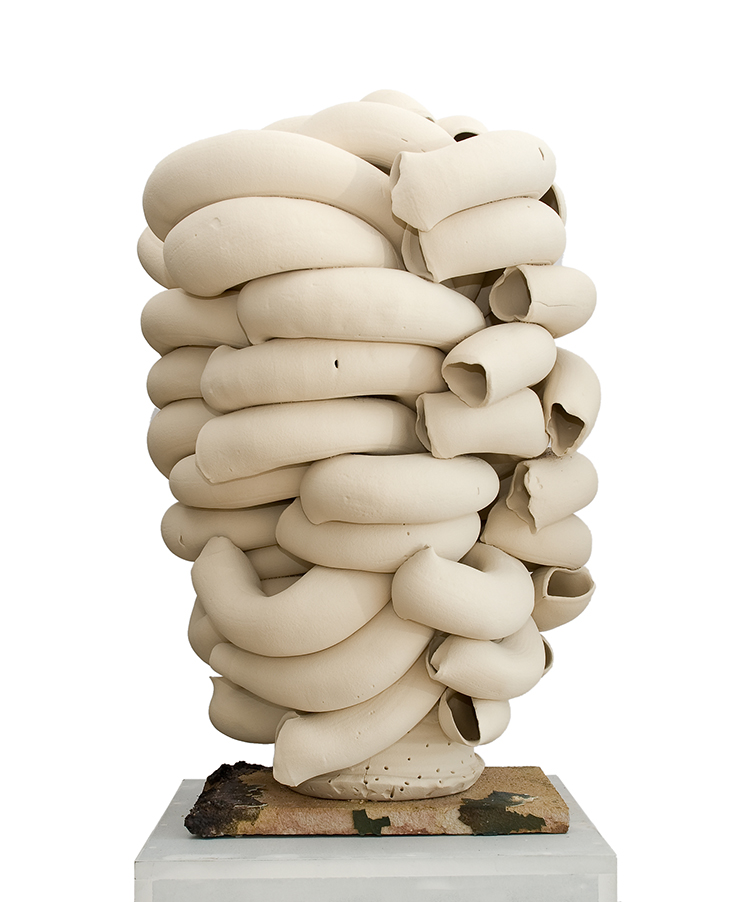 Torbjørn Kvasbø, Stack, white, 2010, terracotta, elementi tubulari estrusi manualmente e assemblati insieme, smalti
