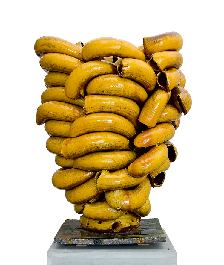 Torbjørn Kvasbø, Stack, yellow, 2010, terracotta, elementi tubulari estrusi manualmente e assemblati insieme, smalti