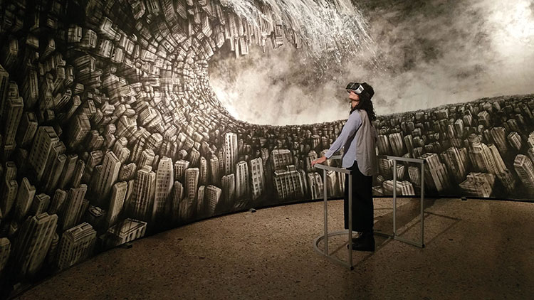 Fabio Giampietro, Hyperplanes of simultaneity, 2016, progetto multimediale. Fruitore mentre prova l’esperienza di Inside Painting attraverso l’utilizzo dell’Oculus VR. Courtesy: Fabbrica Eos 