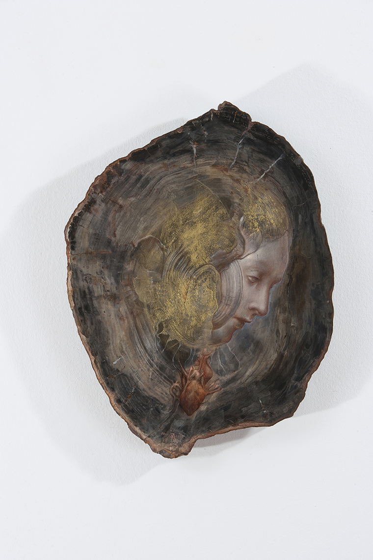 Agostino Arrivabene, Sacro cuore, 2013, olio, foglia d’oro su legno fossile, cm 38x29 