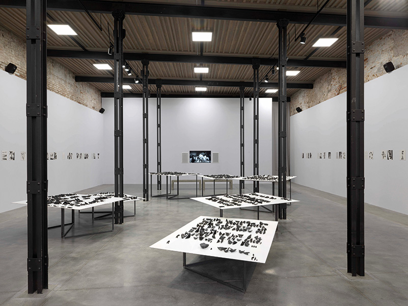Carlos Amorales, Life in the Folds, 2017, veduta dell’installazione al Padiglione Messico, La Biennale 2017. Courtesy: kurimanzutto e Estudio Amorales. Foto: Dario Lasagni