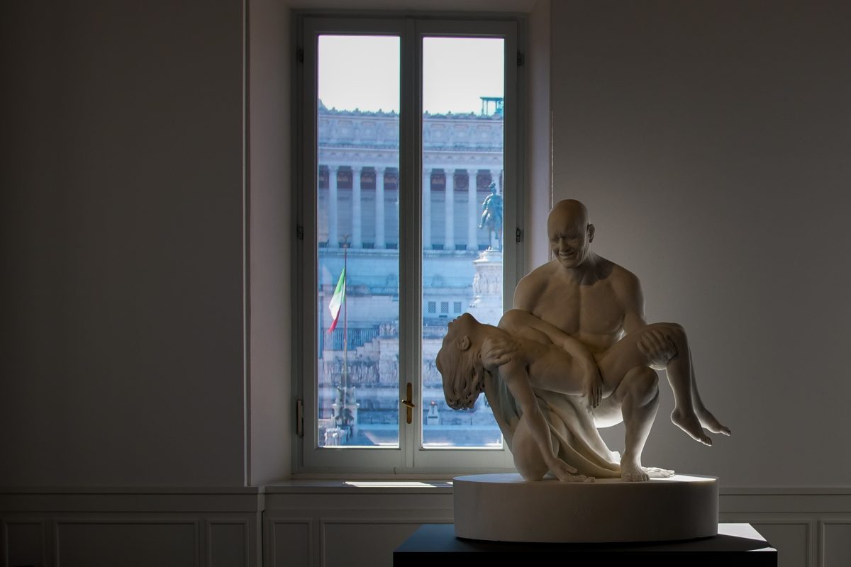Jago Pietà, 2021, Marmo, 140x80x150 cm, Photo by Dirk Vogel
